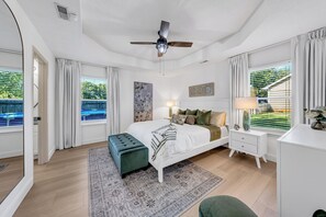 3 bedrooms, desk, iron/ironing board, travel cot - Pool, King size bed, quiet cul-de-sac... Welcome home! (Murfreesboro)