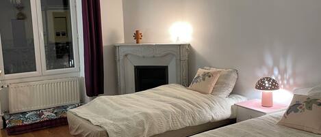 2 habitaciones, tabla de planchar con plancha, wifi y ropa de cama