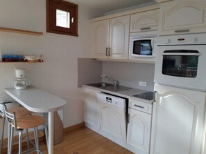 Réfrigérateur, micro-ondes, four, lave-vaisselle