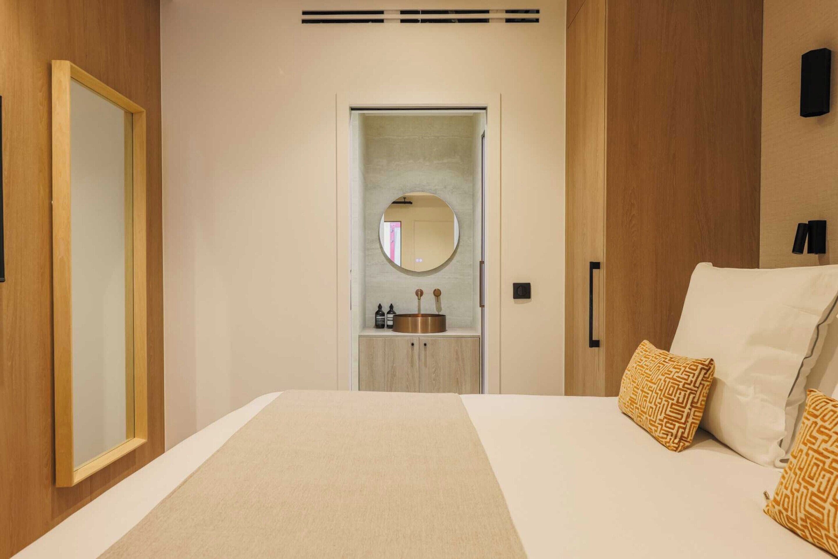 Apartment | 1 bedroom, laptop workspace, iron/ironing board, bed sheets