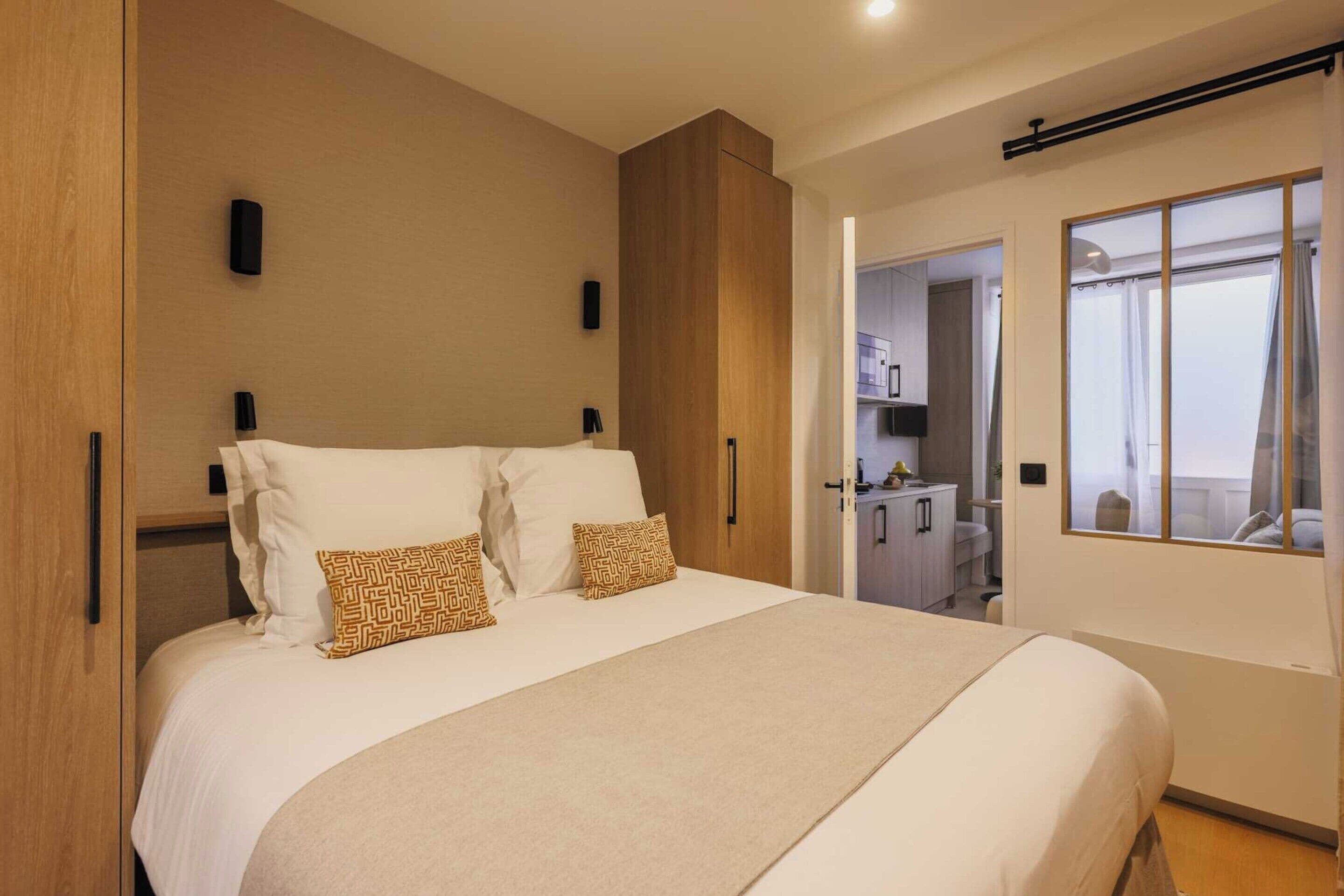 Apartment | 1 bedroom, laptop workspace, iron/ironing board, bed sheets