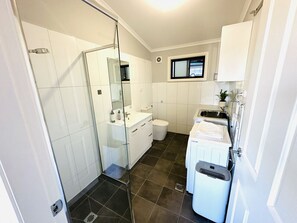 Hair dryer, towels - 2BR Granny Flat Manly Vale - Beach & City Access (Manly Vale)