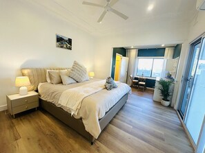 4 Schlafzimmer, Schreibtisch, Bügeleisen/Bügelbrett, kostenloses WLAN