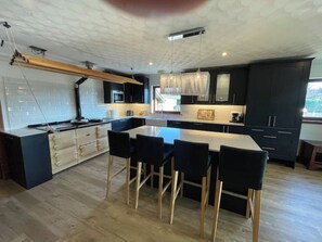 Fridge, microwave, oven, stovetop - Abalone Accommodation -Large home for group/family holidays (Duncanston)
