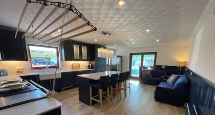 Abalone Accommodation -Large home for group/family holidays