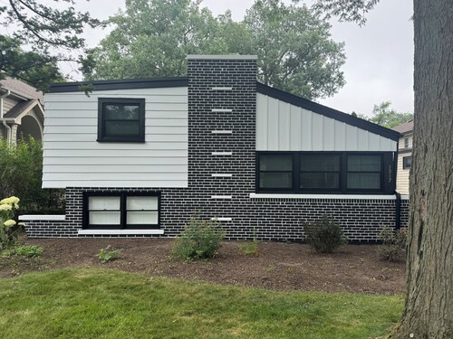 Mid-century modern turned MODERN. Close to all the attractions that Chicago has.