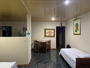 Dining - Bamboo Jungle House at MANUEL ANTONIO / 2 Rooms / Fully Equipped Kitchen (Quepos)