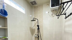 A small bathroom with a shower, toilet, and sink. - Villa Anteng (Sidemen)
