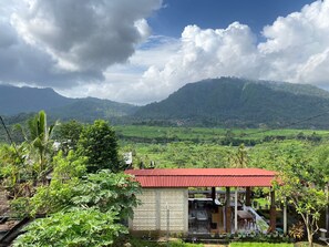 Vila luxo, sacada, vista para o jardim | Área de estar