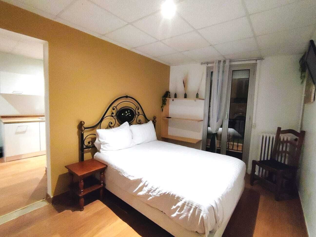 1 chambre, fer et planche à repasser, Wi-Fi, literie fournie
