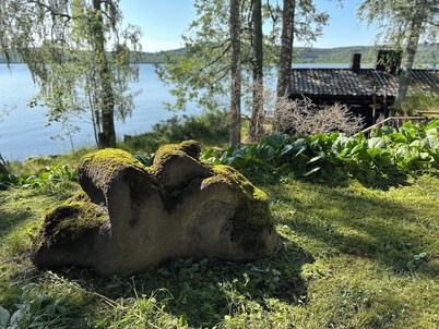 Countryside Retreat: A remodeled 1800’s artist cottage on the lake