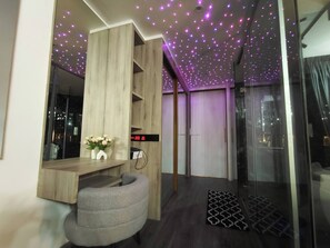 Studio, 1 Bedroom, Accessible, Balcony | Living room