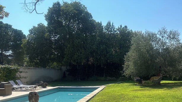 A backyard with a swimming pool, stone steps, and a grassy lawn. - Villa Hyacinthe (Saint-Étienne-du-Grès)