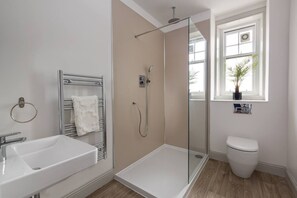 Bathroom - Antonine Quarters, Laurieston (Laurieston)
