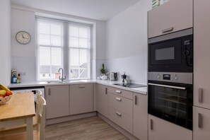 Fridge, microwave, oven, stovetop - Antonine Quarters, Laurieston (Laurieston)