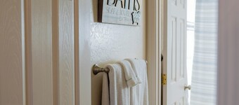 Flagstaff 4BR Forest Retreat | Walk to Trails & NAU