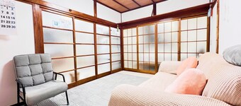 9-minute walk from Shinkoiwa Station, with easy access to Akihabara, Disneyland, Sensoji Temple, Shibuya, and Shinjuku, and convenient to Narita and Haneda airports.
