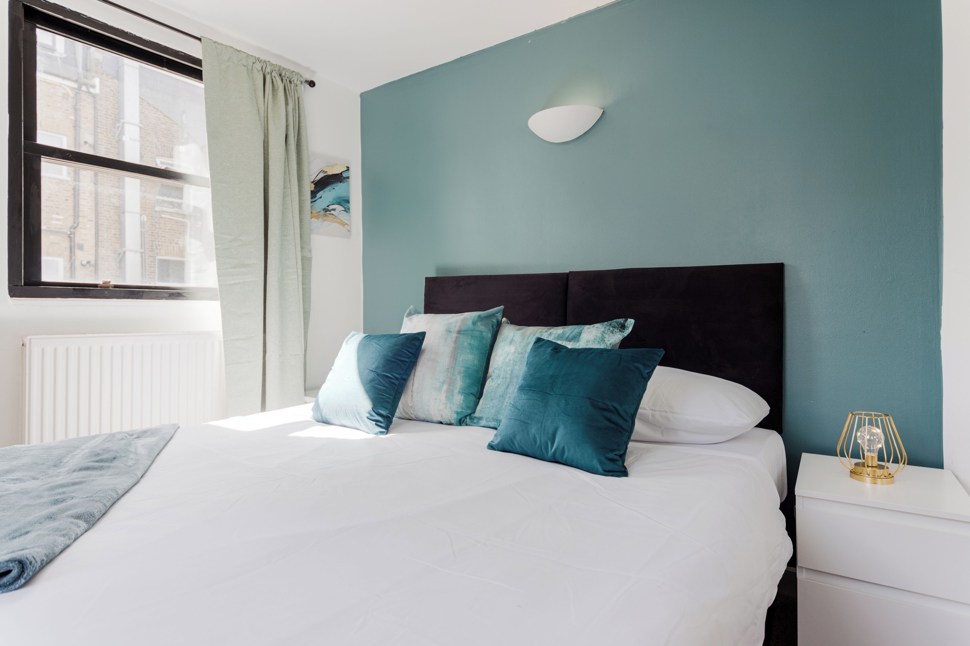 3 bedrooms, desk, iron/ironing board, travel crib