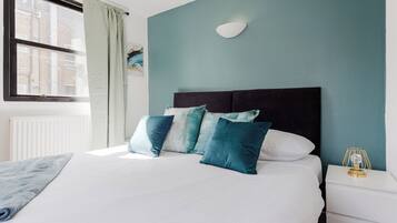 3 Schlafzimmer, Schreibtisch, Bügeleisen/Bügelbrett, Reisekinderbett