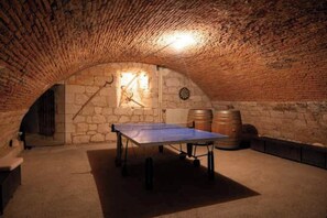 House | Game room