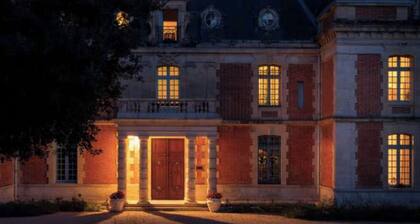 Stay at the Chateau- Studio 2P- With Pool and Park