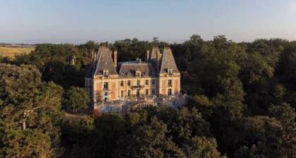 Stay at the Chateau- Studio 2P- With Pool and Park
