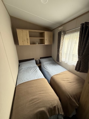 3 bedrooms, bed sheets