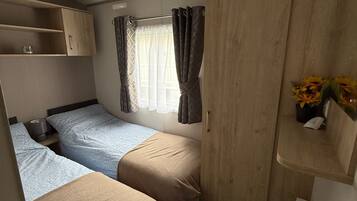 3 bedrooms, bed sheets