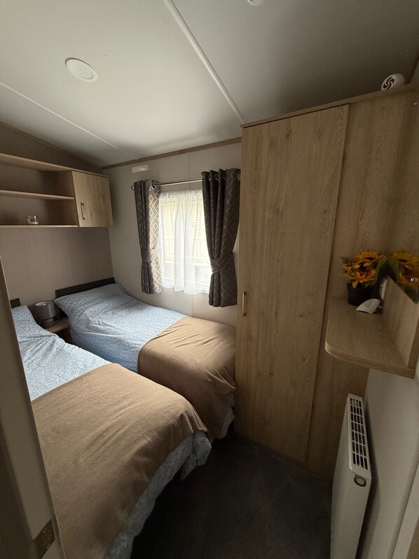 3 bedrooms, bed sheets