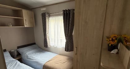 8 Guests - Pet Friendly - Cayton Bay Coast Retreat