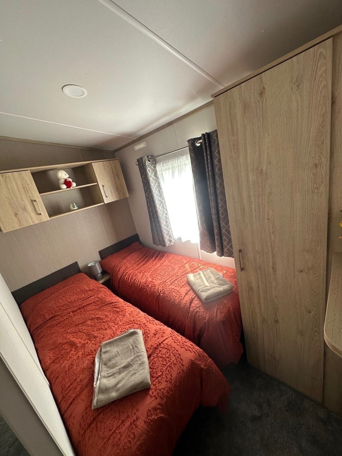 3 bedrooms, bed sheets