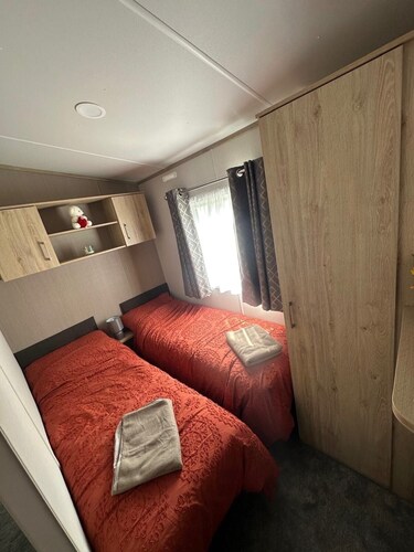 8 Guests - Pet Friendly - Cayton Bay Coast Retreat