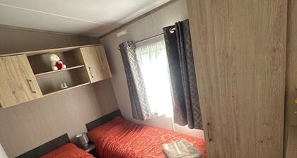 8 Guests - Pet Friendly - Cayton Bay Coast Retreat