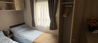 8 Guests - Pet Friendly - Cayton Bay Coast Retreat