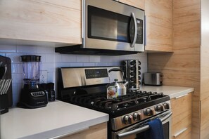 Micro-ondes, four, plaque de cuisson, lave-vaisselle