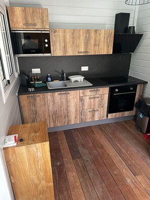 Micro-ondes, four, plaque de cuisson, lave-vaisselle
