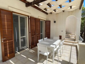 Outdoor dining - Seaside 2 bedrooms condo villa with seaview rooftop & balcony - family relax (Nardò)