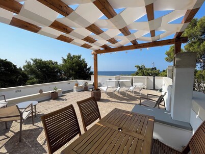 Seaside 2 bedrooms condo villa with seaview rooftop & balcony - family relax