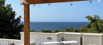 Seaside 2 bedrooms condo villa with seaview rooftop & balcony - family relax