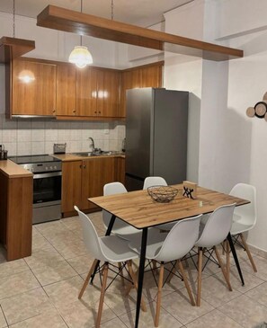 Dining - Steps from Acropolis & City Centre, comfortable stay for up to 7 guests! (Athina)