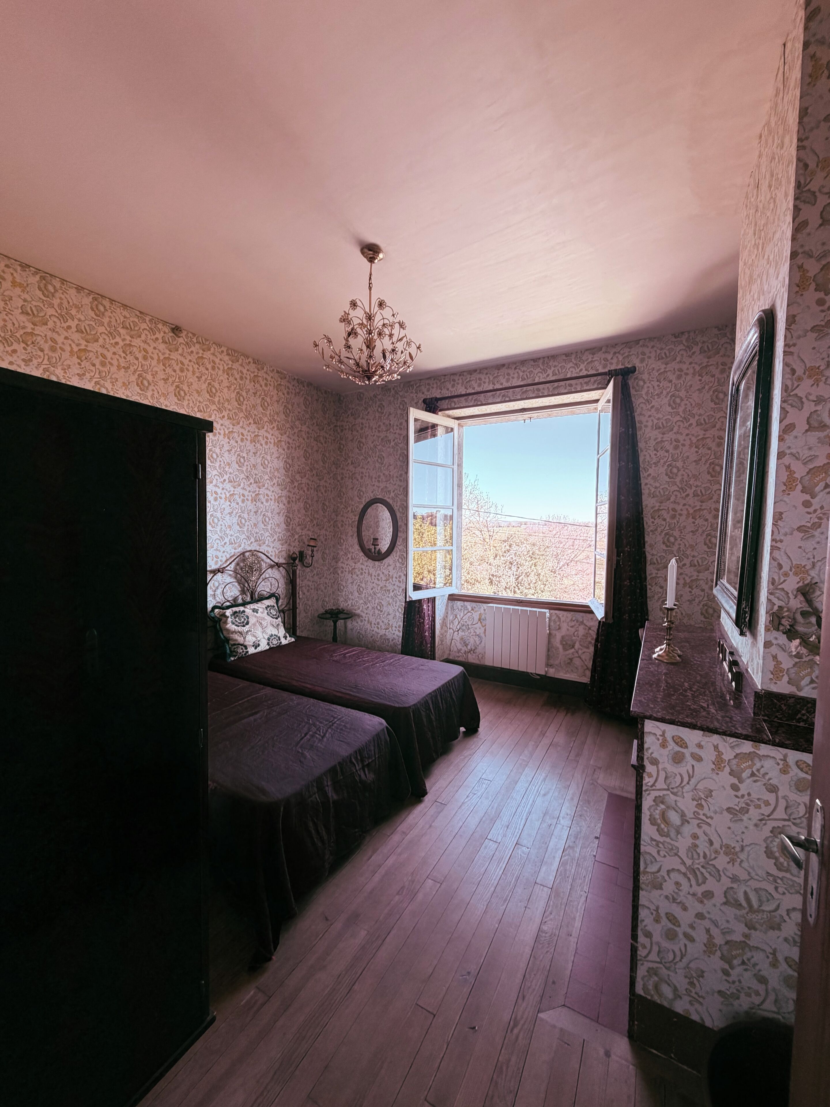 7 slaapkamers, een strijkplank/strijkijzer, reisbedje, gratis wifi