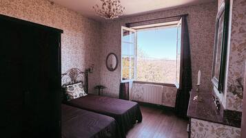 7 slaapkamers, een strijkplank/strijkijzer, reisbedje, gratis wifi