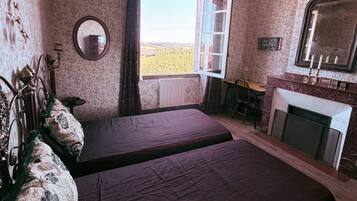 7 slaapkamers, een strijkplank/strijkijzer, reisbedje, gratis wifi