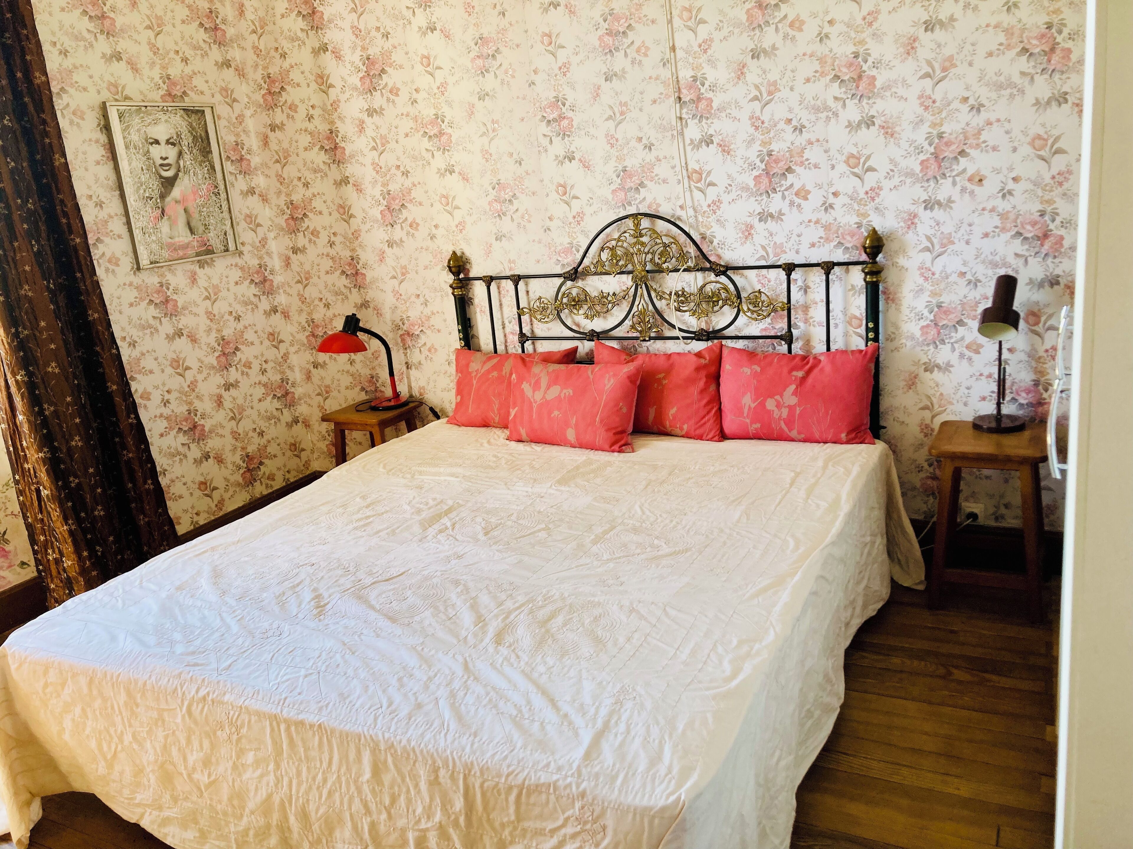 7 slaapkamers, een strijkplank/strijkijzer, reisbedje, gratis wifi