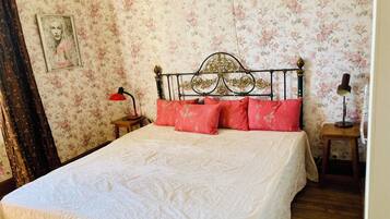 7 slaapkamers, een strijkplank/strijkijzer, reisbedje, gratis wifi