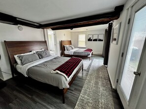 7 bedrooms, iron/ironing board, WiFi, bed sheets