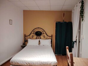 1 bedroom, iron/ironing board, Internet, bed sheets