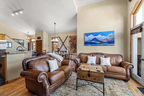 Smart-TV, peis og bøker