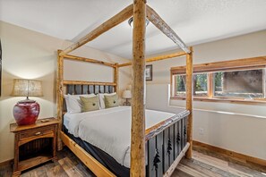 3 slaapkamers, een strijkplank/strijkijzer, reisbedje, gratis wifi