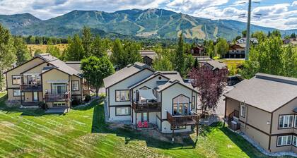 Modern 3BR Townhouse with Beautiful Views 1087